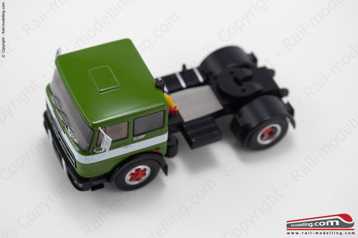 IXO MODEL TR147.22 - 1:43 - FIAT 619 N1 trattore livrea verde con fascia bianca