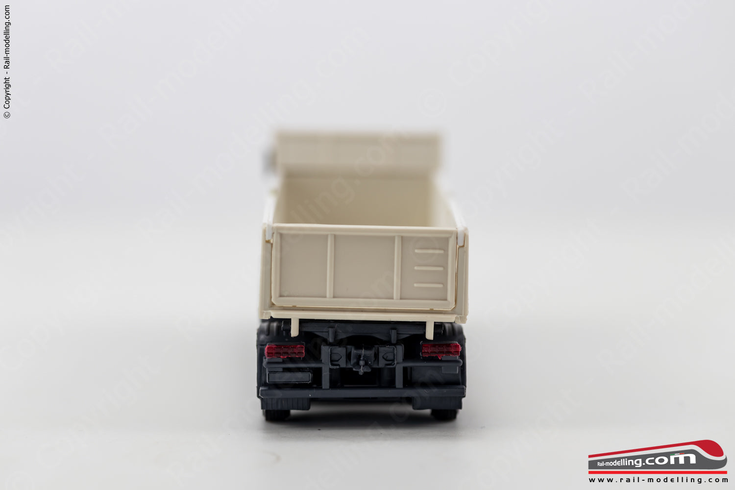 OLM 004 - H0 1:87 - Camion cassone ribaltabile Scania 8x4 cabina bianca
