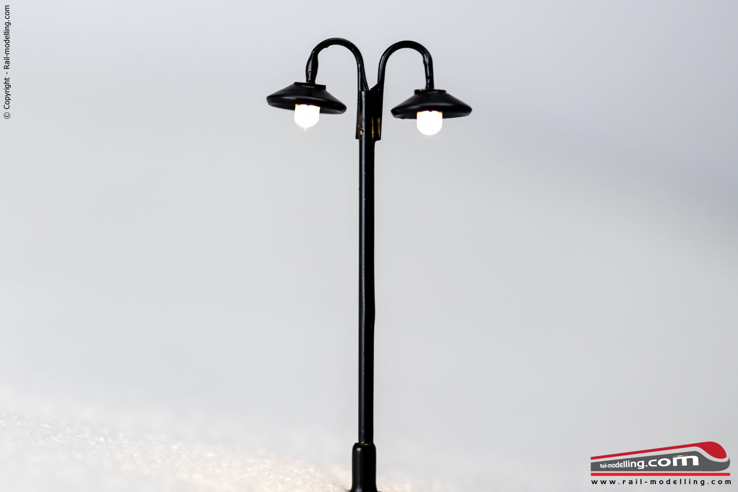 RAIL-MOD RM910 - H0 1:87 - Lampione urbano 14 cm a due lampade con micro led luce calda