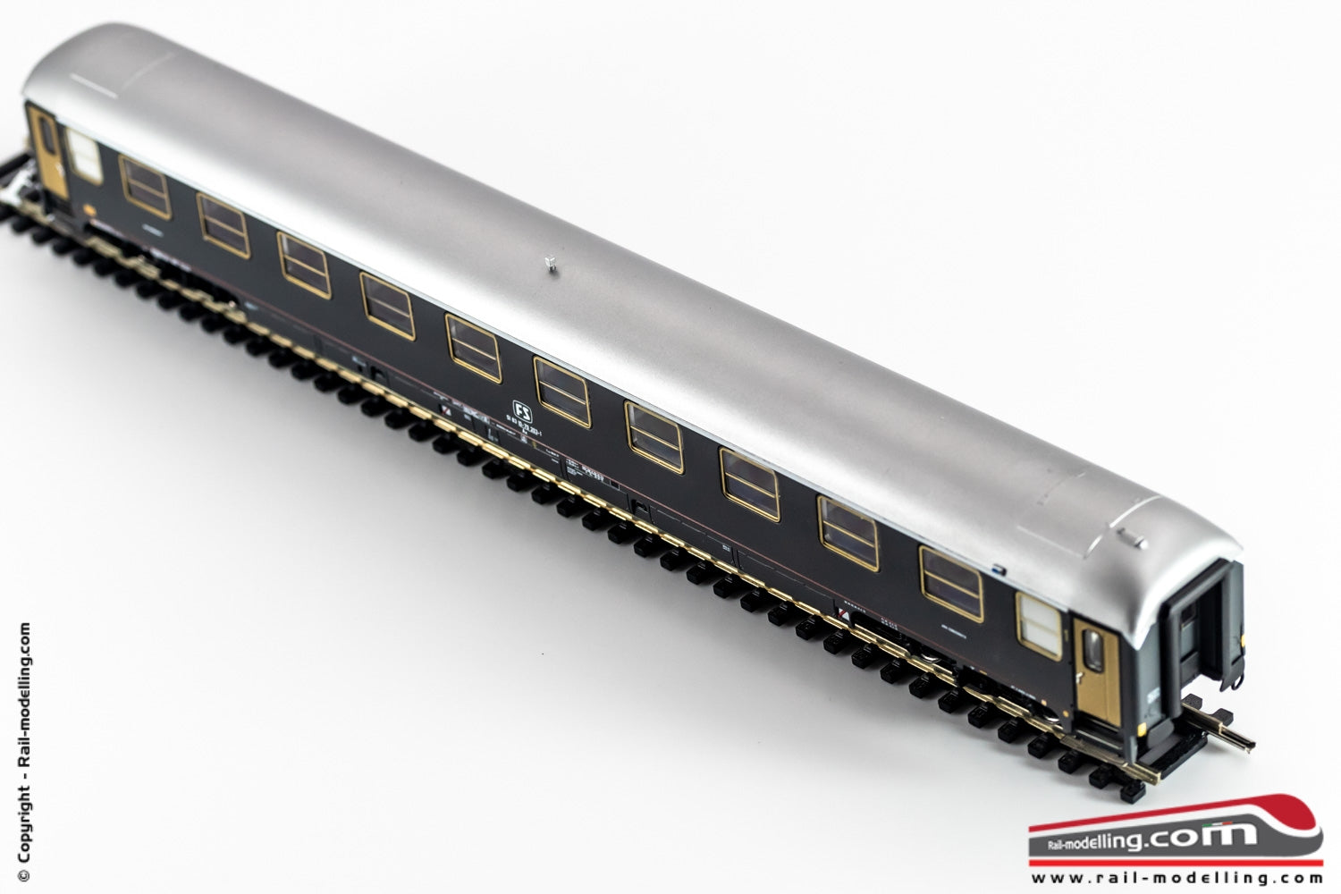 ACME 50712 - H0 1:87 - Carrozza passeggeri FS di 1° cl. classe Tipo X 1970 Treno Rapido Ep. IV