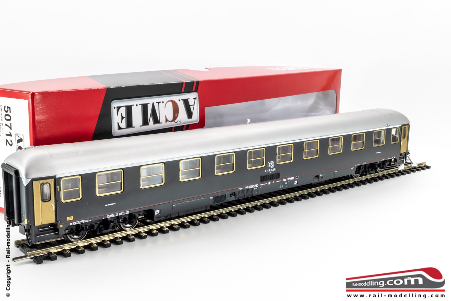 ACME 50712 - H0 1:87 - Carrozza passeggeri FS di 1° cl. classe Tipo X 1970 Treno Rapido Ep. IV