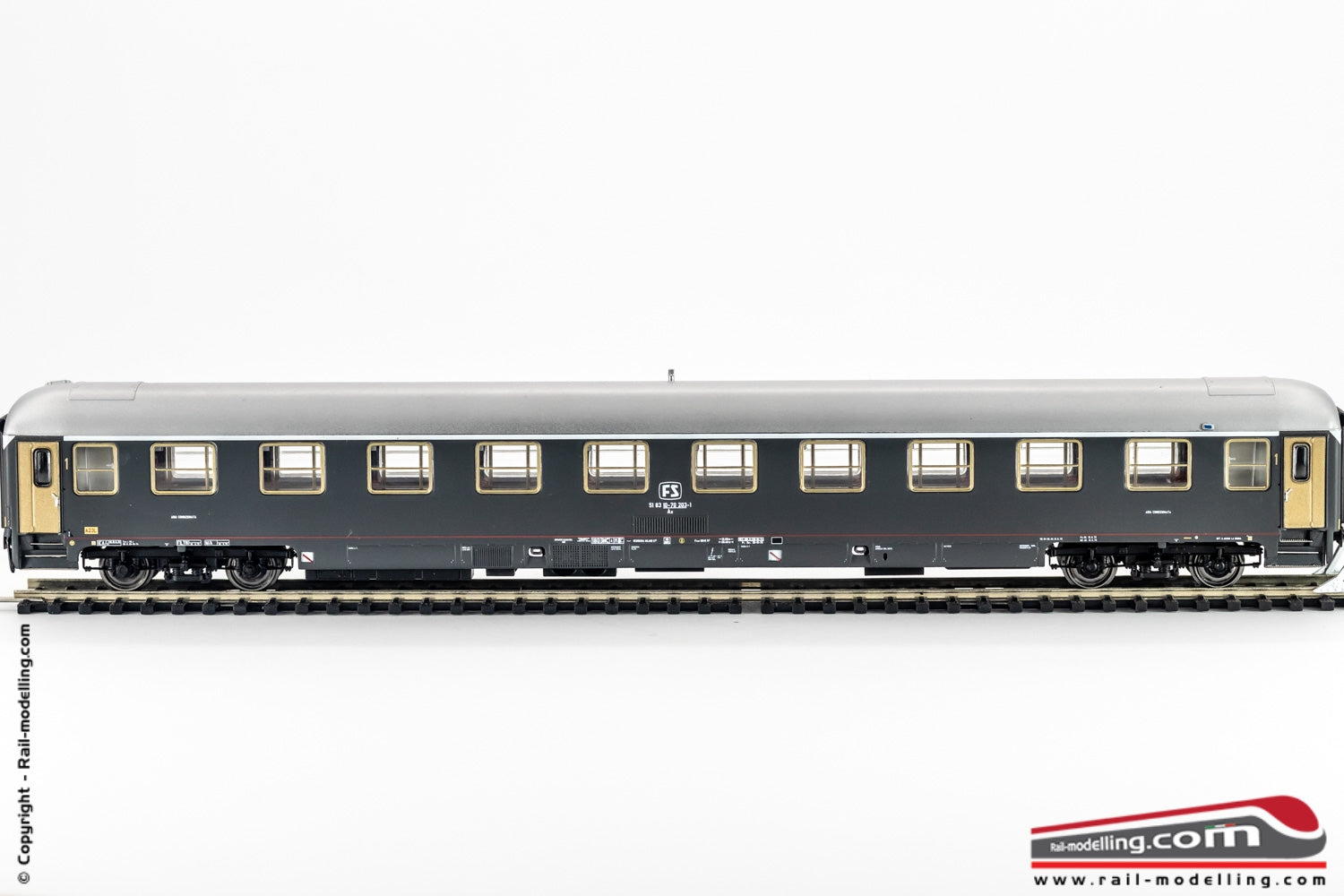 ACME 50712 - H0 1:87 - Carrozza passeggeri FS di 1° cl. classe Tipo X 1970 Treno Rapido Ep. IV