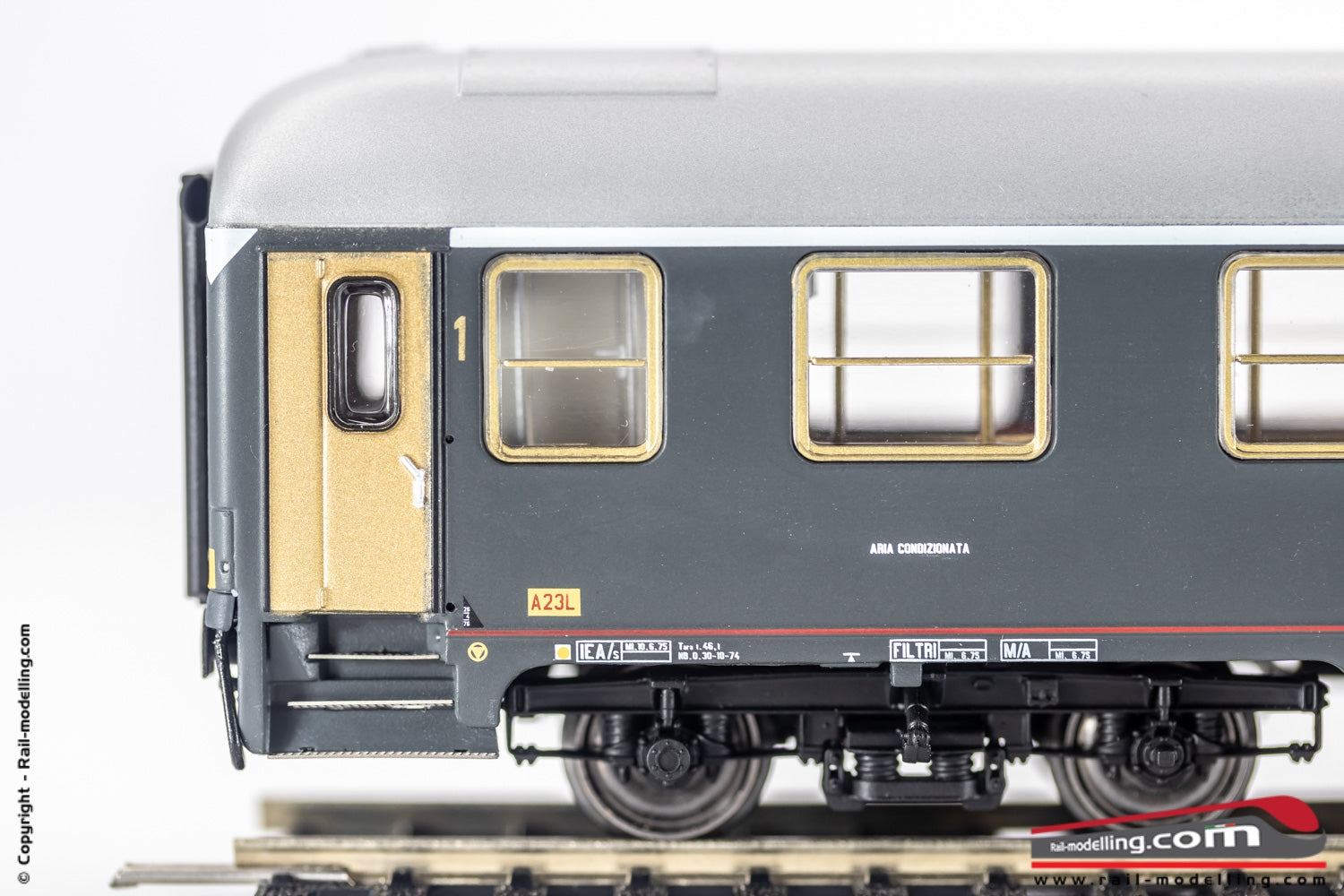 ACME 50712 - H0 1:87 - Carrozza passeggeri FS di 1° cl. classe Tipo X 1970 Treno Rapido Ep. IV