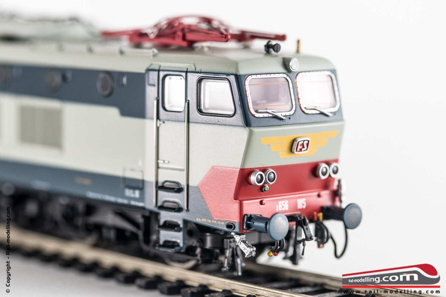 ACME 60261 - H0 1:87 - Locomotiva elettrica FS E 656 185 Caimano 4° serie ep. IV