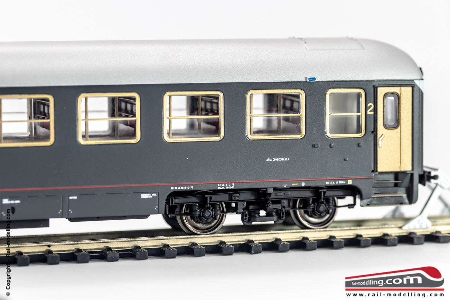 ACME 70076 - H0 1:87 - Set 2 carrozze passeggeri FS di 2° cl. classe Tipo X 1970 Treno Rapido Ep. IV