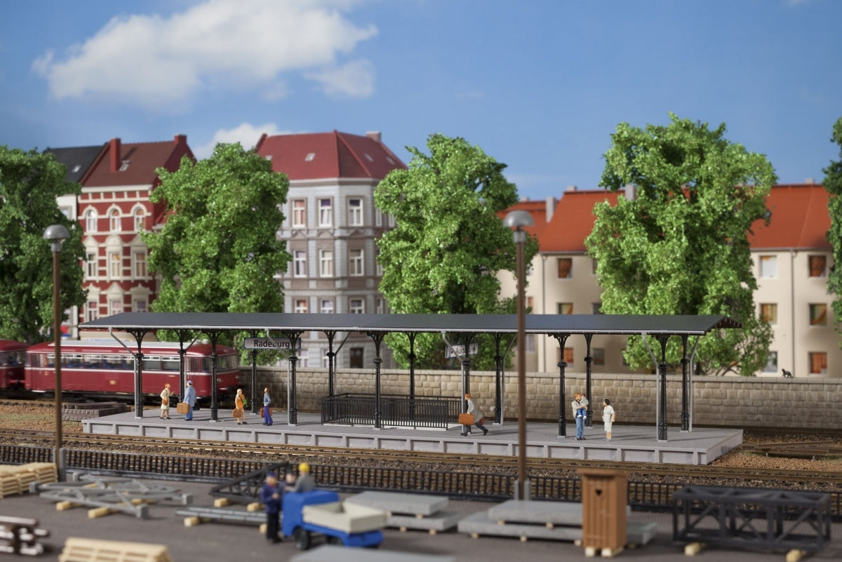 AUHAGEN 11440 - H0 1:87 - Banchina per stazione ferroviaria con tettoia e accessori