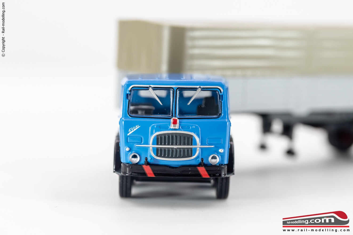 BREKINA 58501 - H0 187 - Camion trattore Fiat 690 T blu con semirimorchio telonato