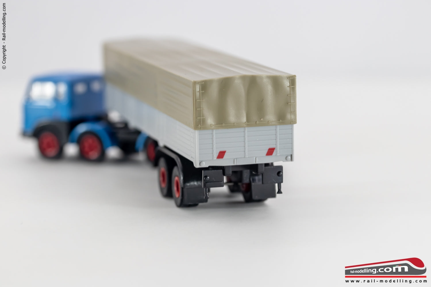 BREKINA 58501 - H0 187 - Camion trattore Fiat 690 T blu con semirimorchio telonato