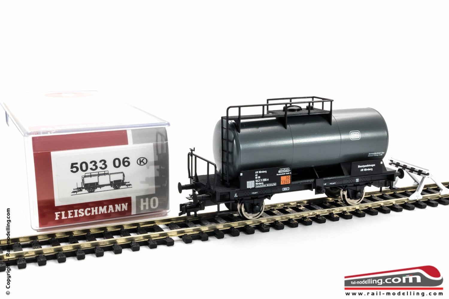 FLEISCHMANN 503306 - H0 1:87 - Carro cisterna Diesel 40 80 943 3 286-8 Nurnberg Sud DB Ep. III