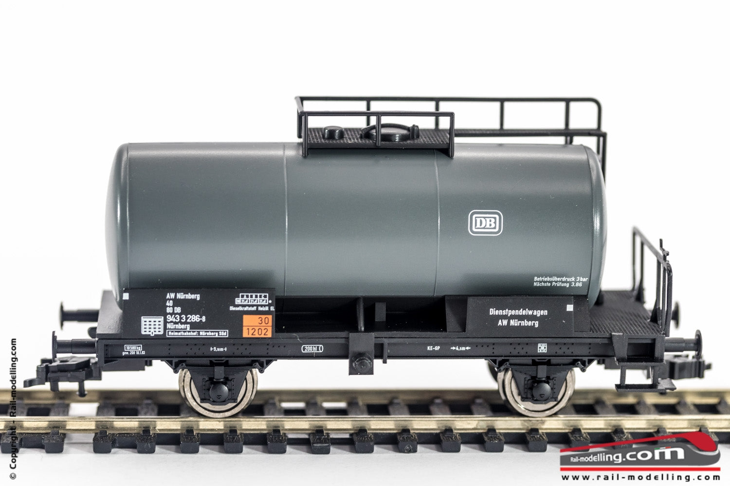 FLEISCHMANN 503306 - H0 1:87 - Carro cisterna Diesel 40 80 943 3 286-8 Nurnberg Sud DB Ep. III