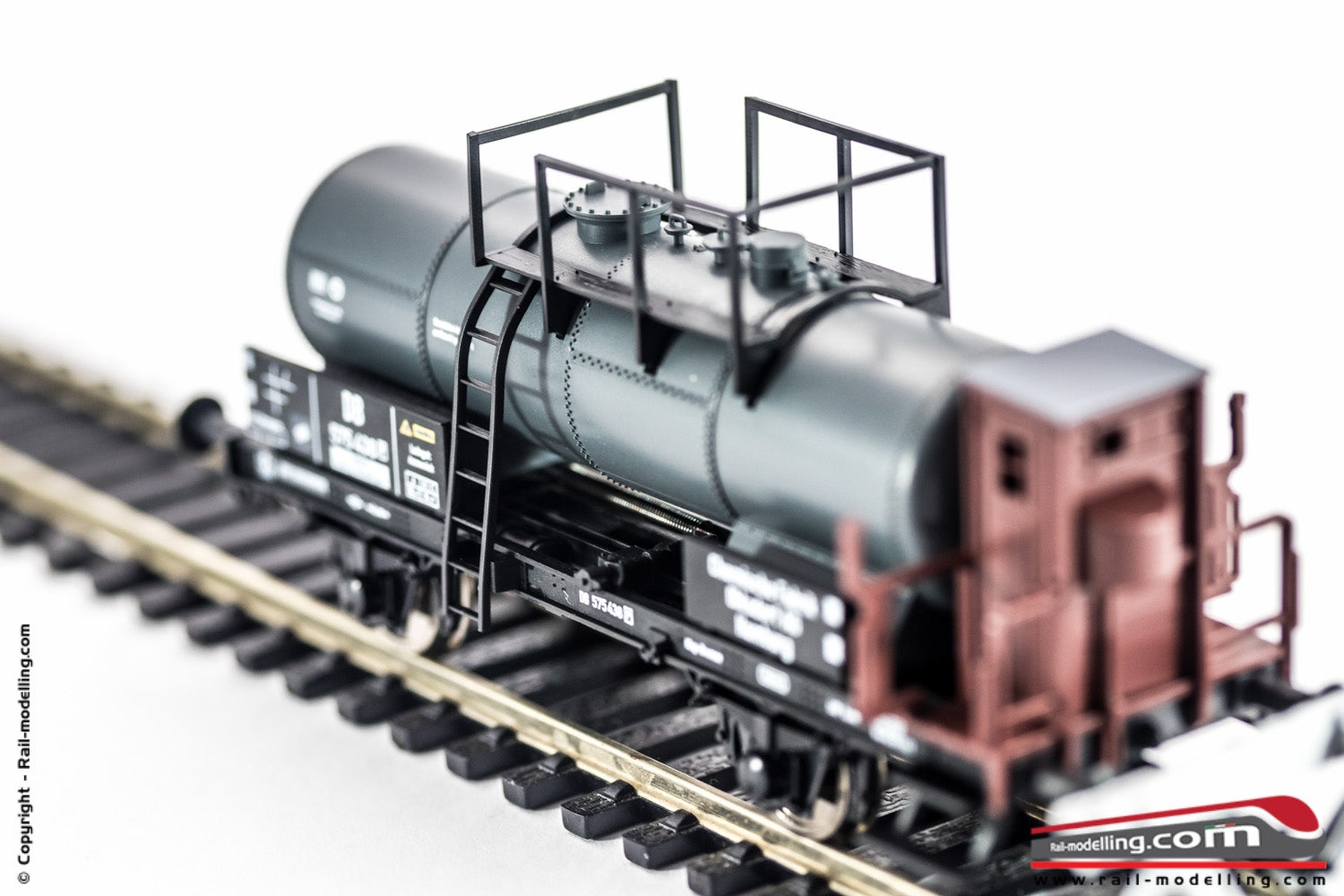 FLEISCHMANN 544204 - H0 1:87 - Carro merci con cisterna e garitta del frenatore DB Ep. III
