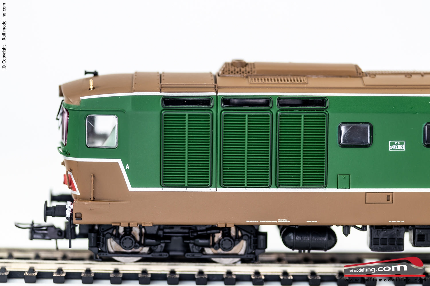LIMA EXPERT HL2650 - H0 187 - Locomotiva diesel FS D.445 in livrea di origine verdeisabella dep. Bari ep.IV-V