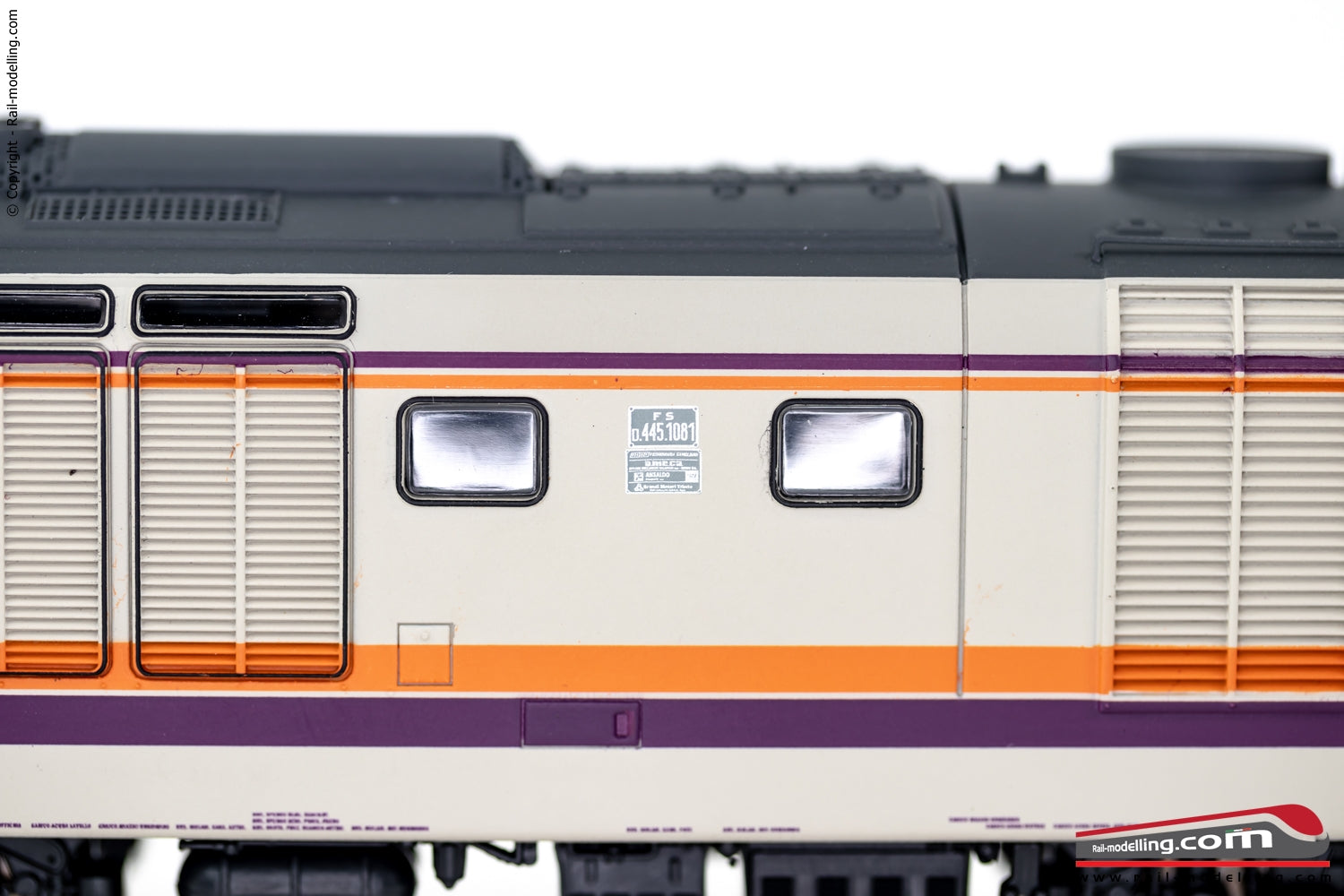LIMA EXPERT HL2651 - H0 187 - Locomotiva diesel FS D.445 3a serie livrea MDVC Dep. Cremona Ep. V