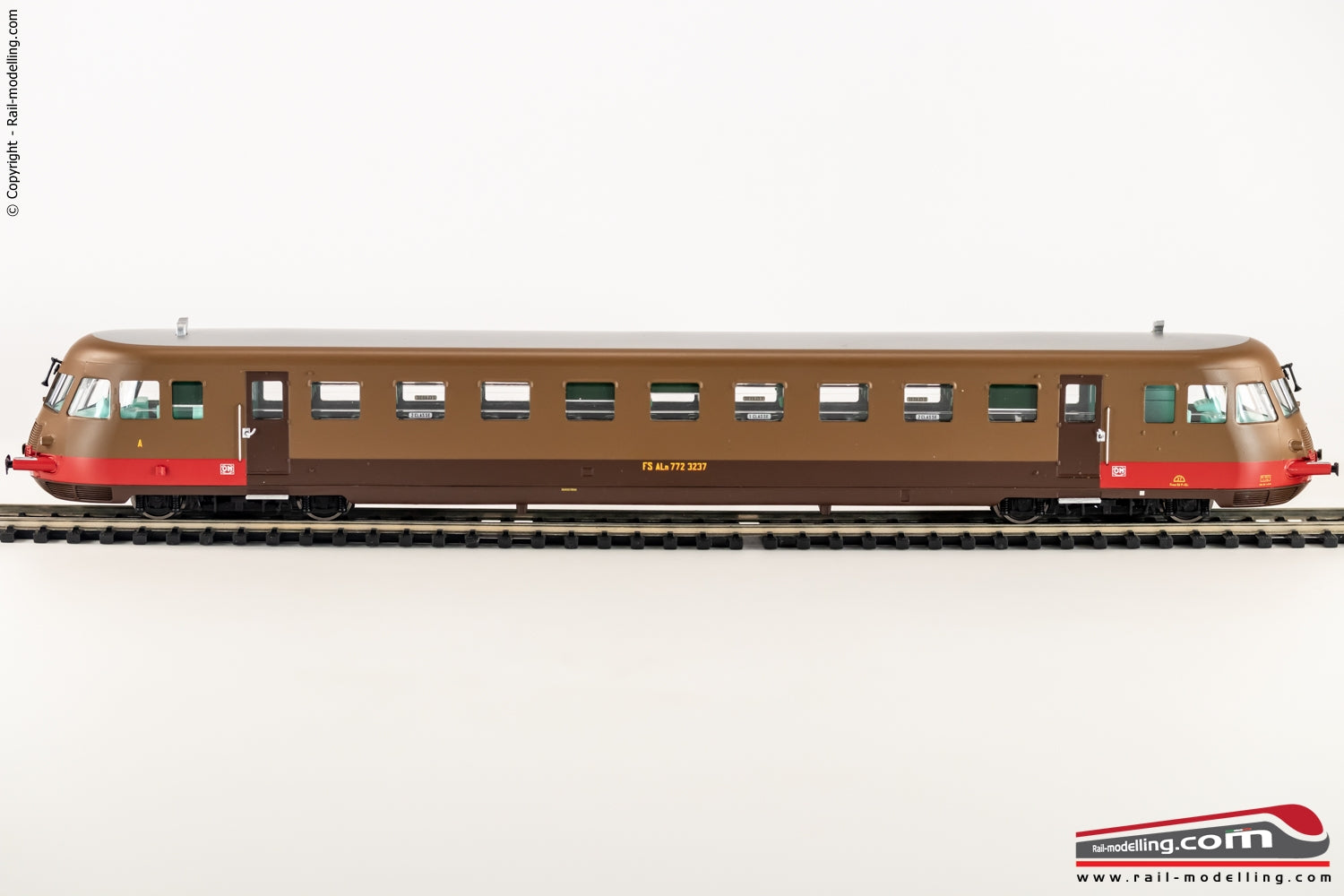 OS.KAR 2016 - H0 187 - Automotrice Diesel FS ALn 772.3237 castano isabella a trombe lunghe Ep.V
