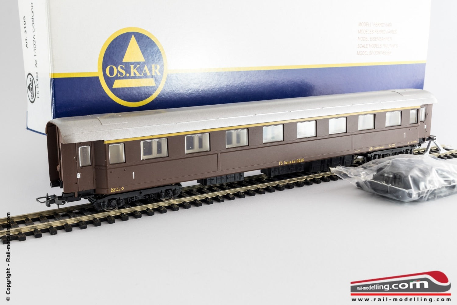 OSKAR 3105 - H0 1:87 - Carrozza passeggeri FS livrea castano 1 cl. Az 13026