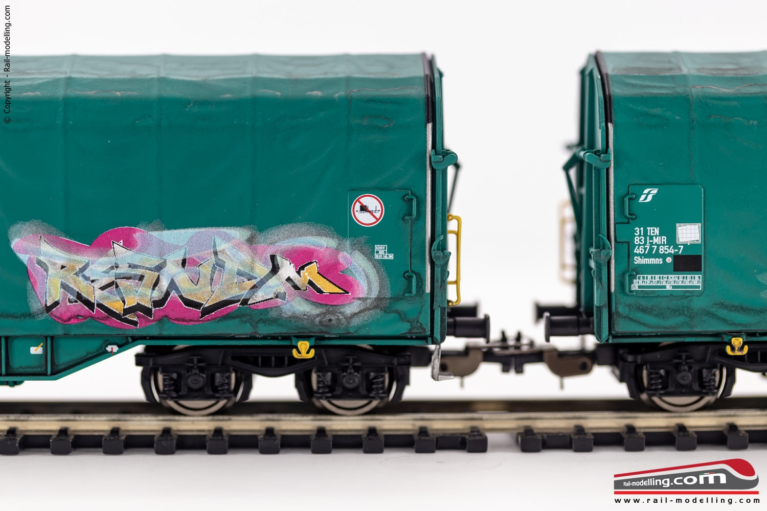 PIKO 58379 - H0 187 - Set 2 carri merce telonati Mercitalia con graffiti modello Shimmns Ep. VI