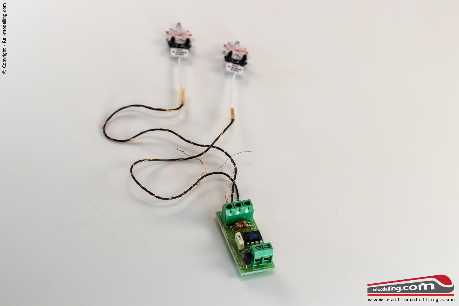 RAIL-MOD 00789B - H0 187 - Kit passaggio a livello 2 binari con lanterne a led intermittente
