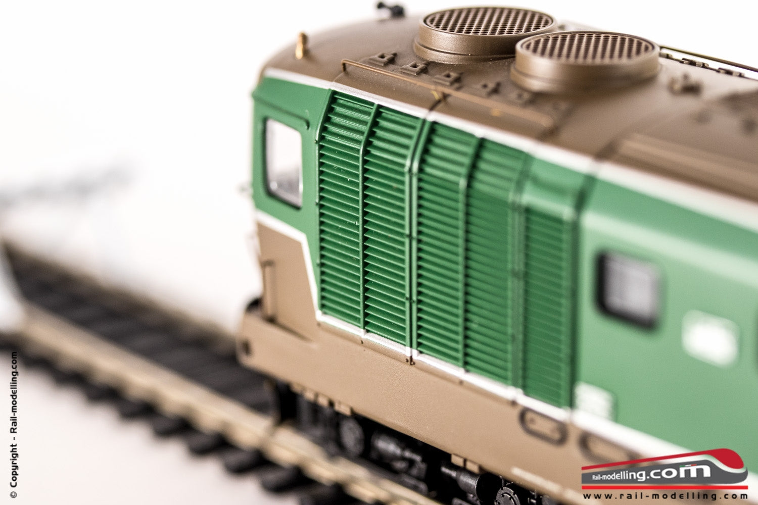 RIVAROSSI HR2162 - H0 1:87 - Locomotiva Diesel FS D 445 1025 Livrea Verde Isabella