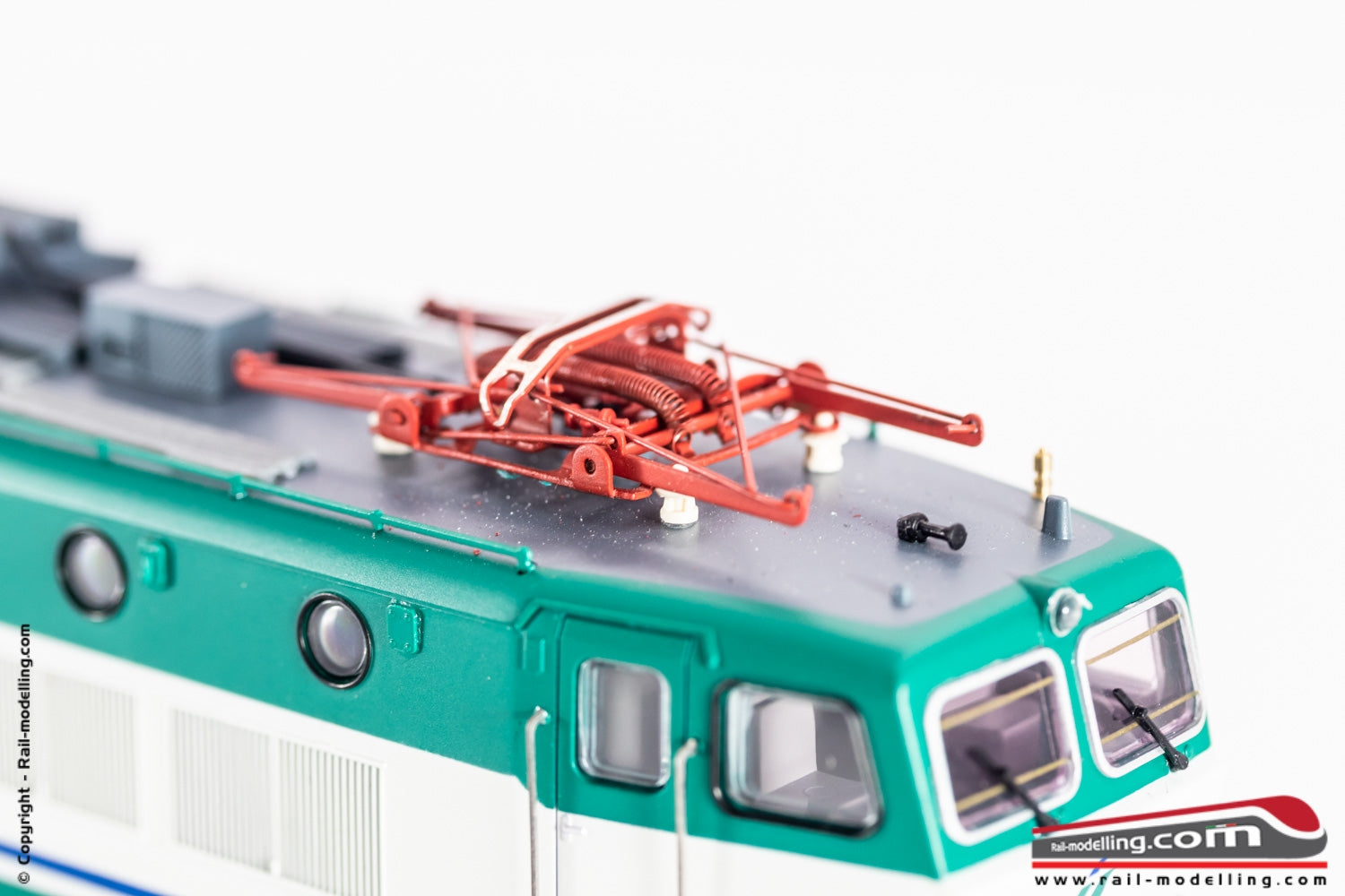 RIVAROSSI HR2730 - H0 1:87 - Locomotiva elettrica FS E 656 250 livrea XMPR Ep. Vb