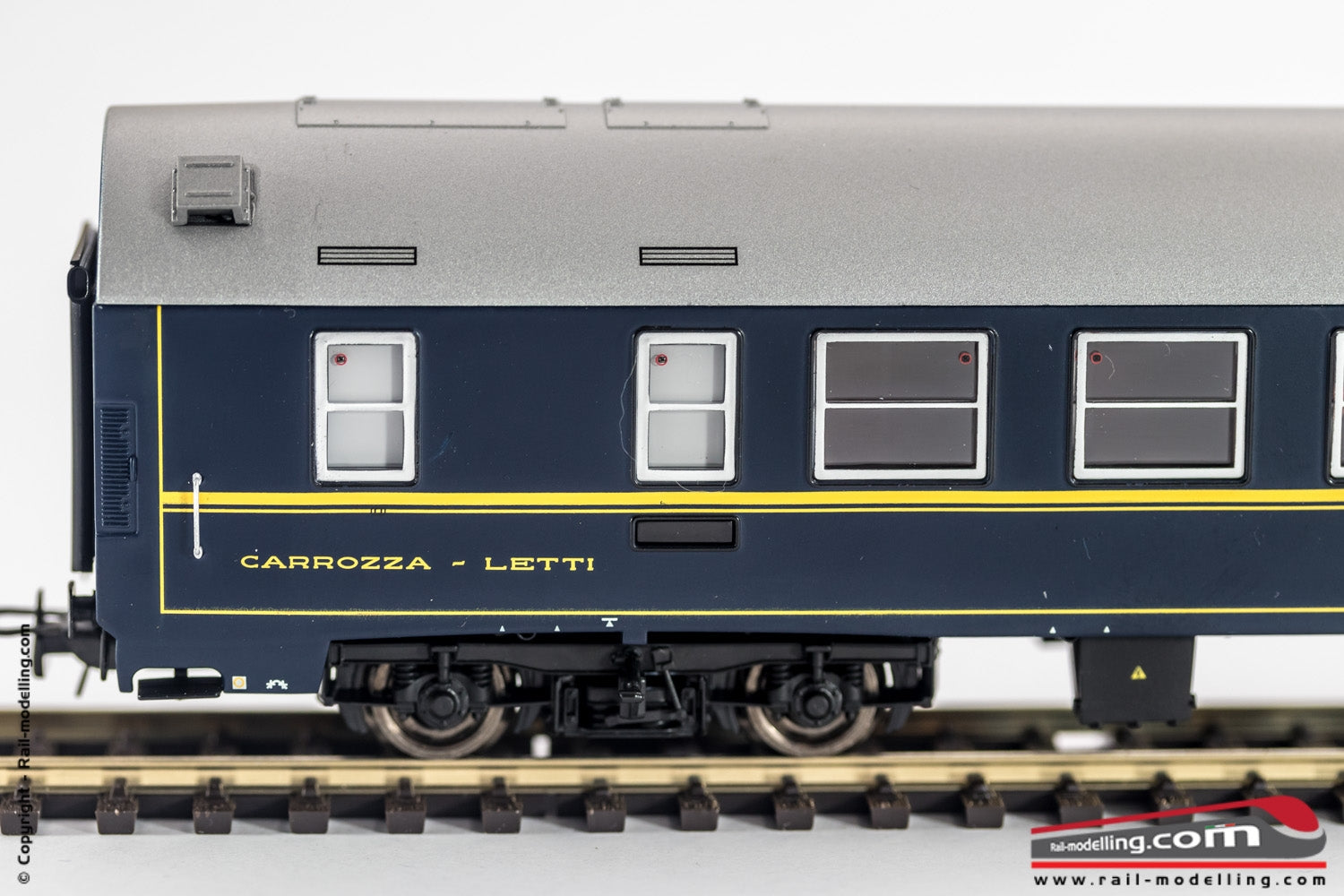 RIVAROSSI HR4240 - H0 1:87 - Carrozza vagone letto FS modello MU 1973 livrea ex CIWL. ep.IV