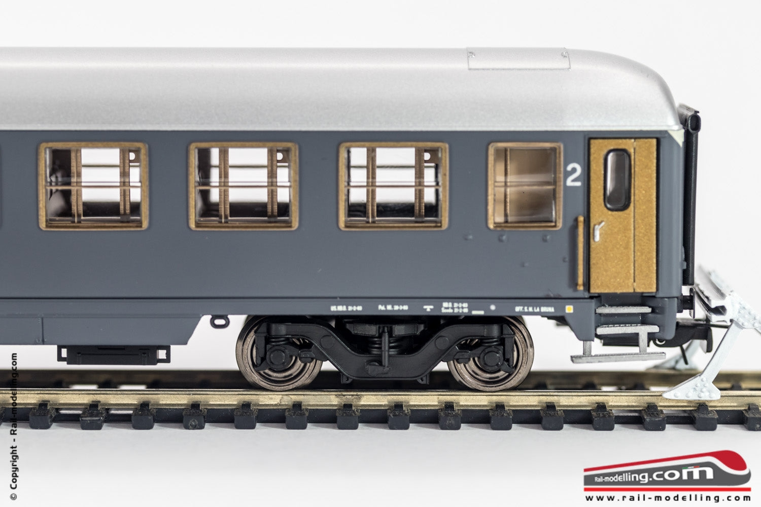 RIVAROSSI HR4243 - H0 1:87 - Set 2 carrozze UIC-X tipo 1975 FS  1/2a e 2a Cl. Grigio Ardesia Ep. V