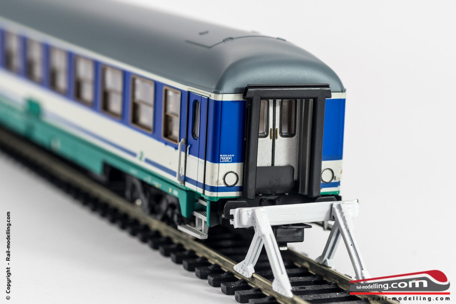RIVAROSSI HR4245 - H0 1:87 - Set 2 carrozze UIC-X tipo 1975 FS Trenitalia 1a e 2a Cl. XMPR Ep. V