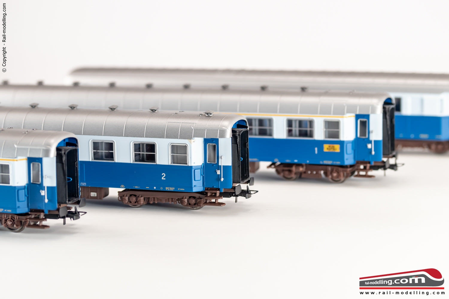 RIVAROSSI HR4275 - 187 - Set 4 carrozze FS Treno Azzurro bagagliaio tipo 49, una 2° cl. tipo 59, due 1°cl. tipo 59 Ep. III-IV