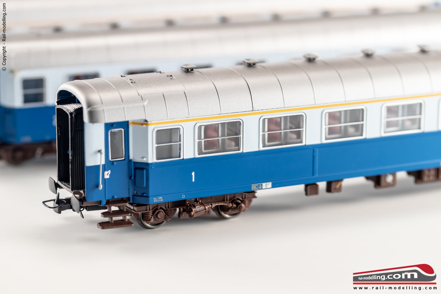RIVAROSSI HR4275 - 187 - Set 4 carrozze FS Treno Azzurro bagagliaio tipo 49, una 2° cl. tipo 59, due 1°cl. tipo 59 Ep. III-IV