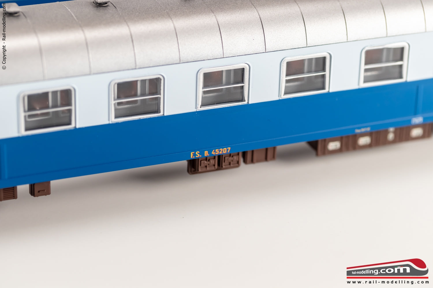 RIVAROSSI HR4275 - 187 - Set 4 carrozze FS Treno Azzurro bagagliaio tipo 49, una 2° cl. tipo 59, due 1°cl. tipo 59 Ep. III-IV