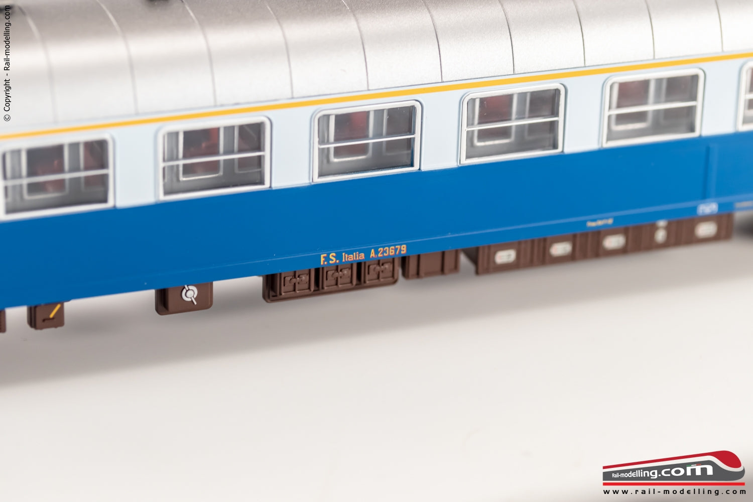 RIVAROSSI HR4275 - 187 - Set 4 carrozze FS Treno Azzurro bagagliaio tipo 49, una 2° cl. tipo 59, due 1°cl. tipo 59 Ep. III-IV