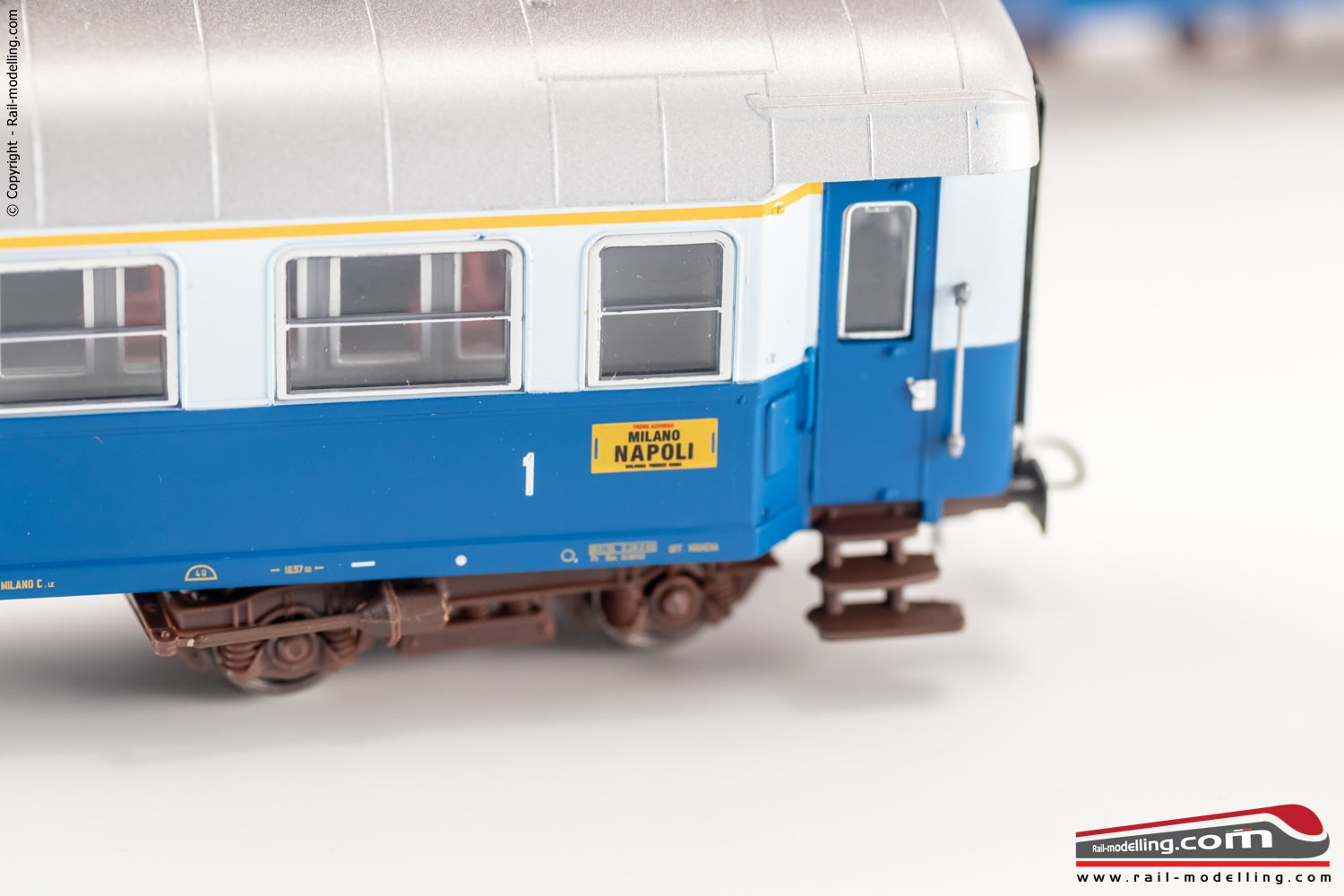 RIVAROSSI HR4275 - 187 - Set 4 carrozze FS Treno Azzurro bagagliaio tipo 49, una 2° cl. tipo 59, due 1°cl. tipo 59 Ep. III-IV