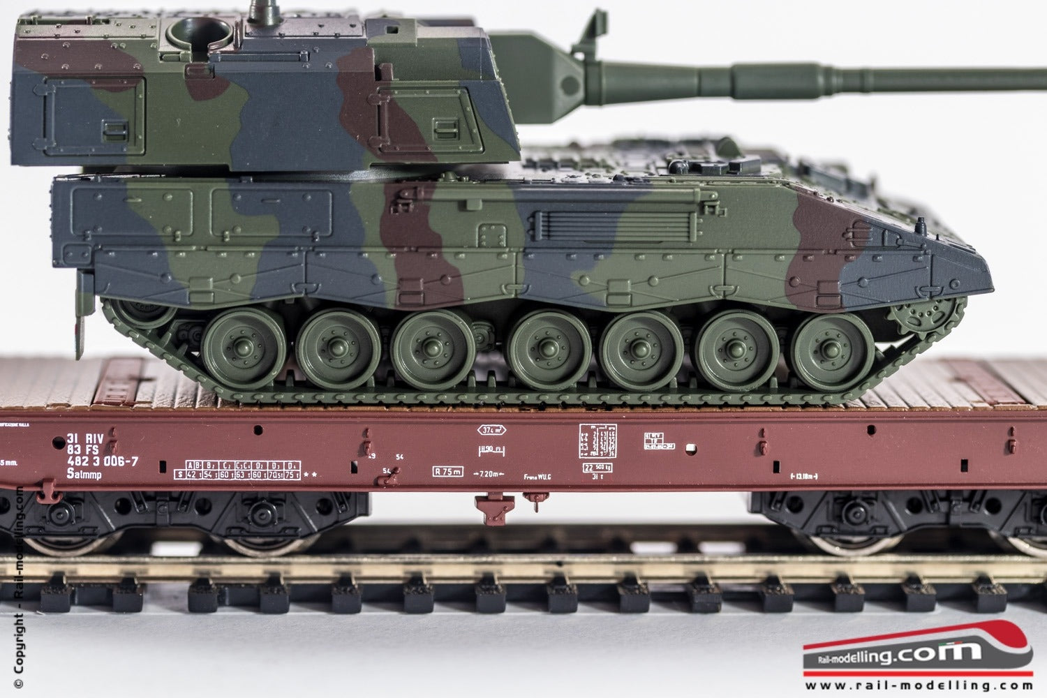 ROCO 67595 - H0 1:87 - Carro merci a pianale per carichi pesanti FS + Carro armato Esercito Italiano