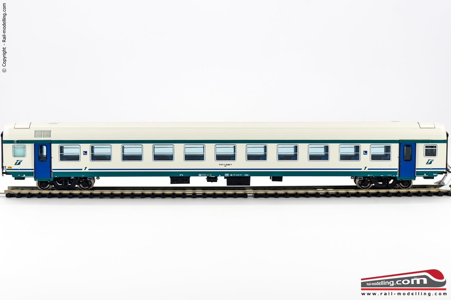 VITRAINS 3207 - H0 187 - Carrozza MDVE di 1a classe livrea XMPR illuminata internamente Ep. V