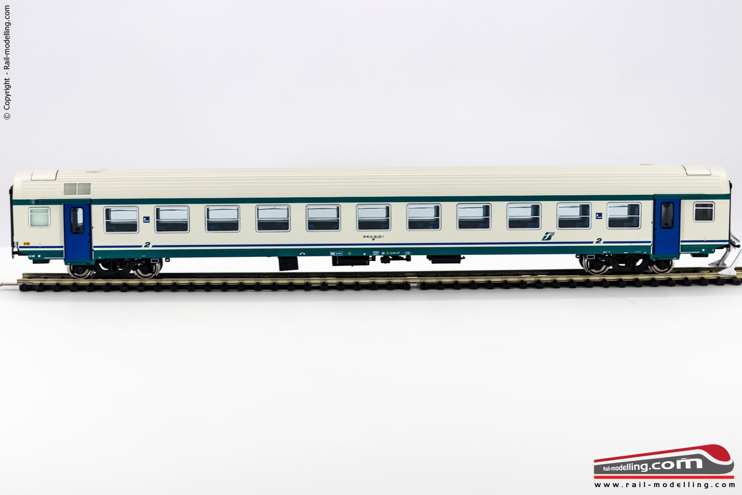 VITRAINS 3209 - H0 187 - Carrozza MDVE di 2a classe livrea XMPR illuminata internamente Ep. V