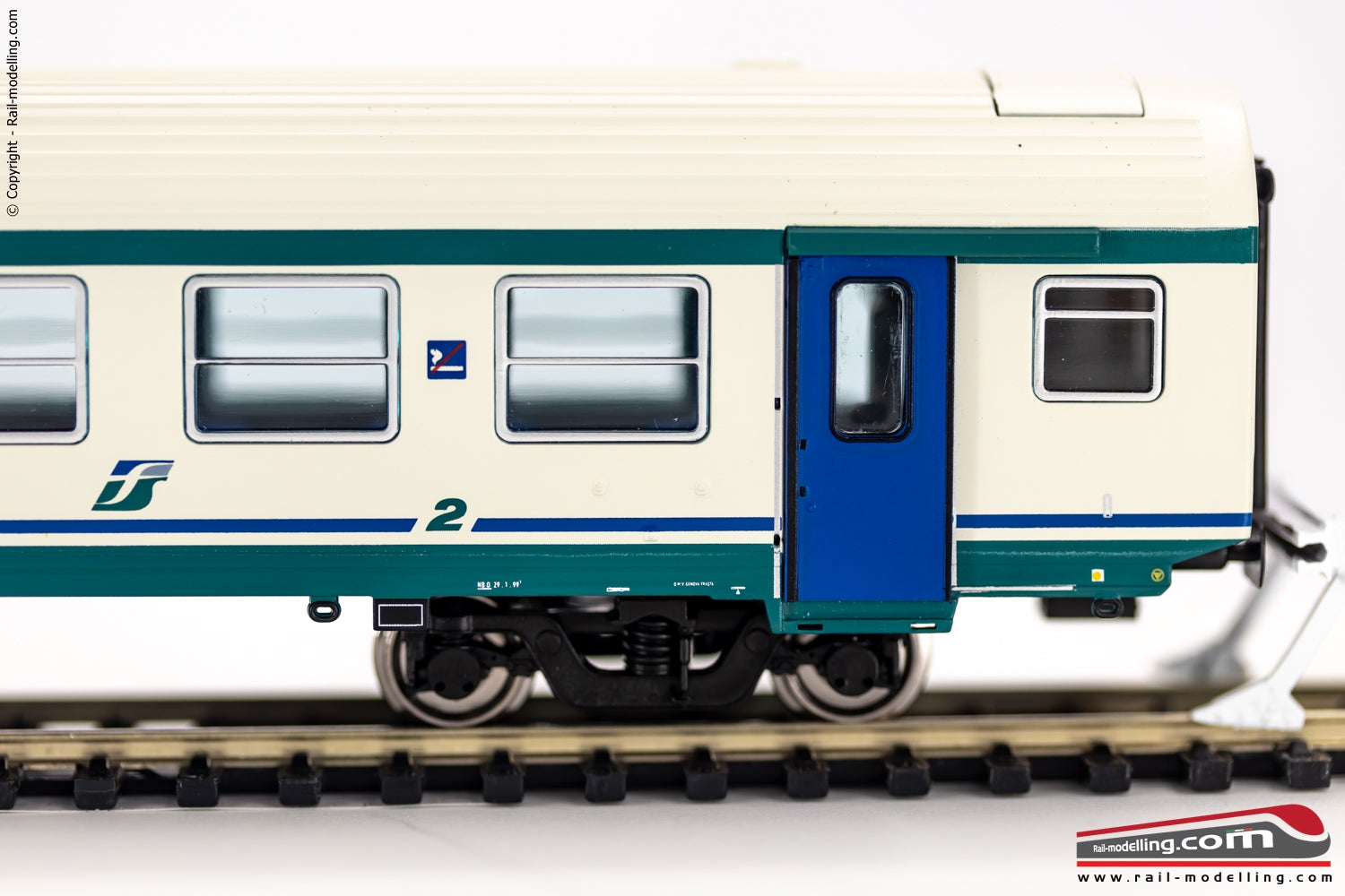 VITRAINS 3209 - H0 187 - Carrozza MDVE di 2a classe livrea XMPR illuminata internamente Ep. V