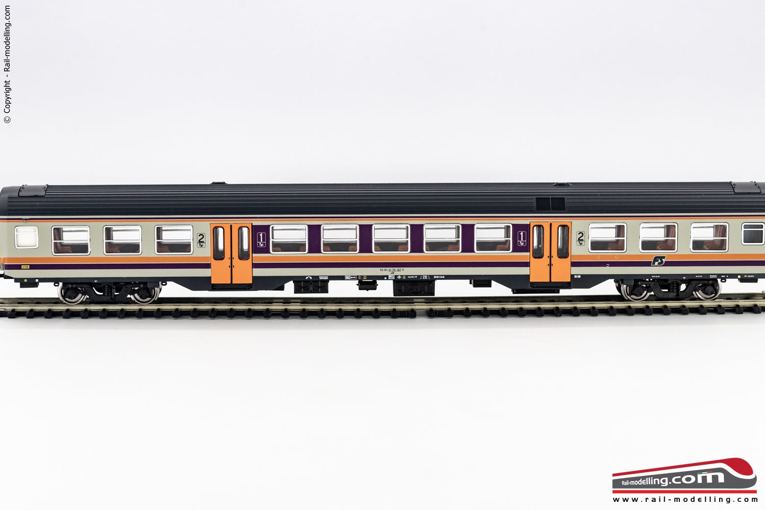 VITRAINS 3225 - H0 187 - Carrozza MDVC di 1° e 2° cl. livrea origine logo FS inclinato interni illuminati Ep. IV