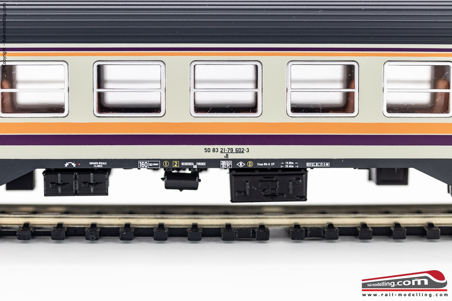VITRAINS 3226 - H0 187 - Carrozza MDVC di 2° cl. livrea origine logo FS inclinato interni illuminati Ep. IV