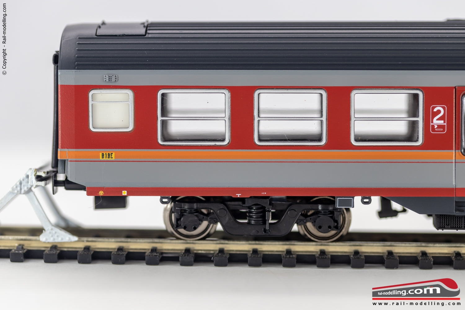 VITRAINS 3235 - H0 187 - Carrozza pilota TE di 2°cl. MDVE logo FS inclinato DCC e illuminata Ep. V